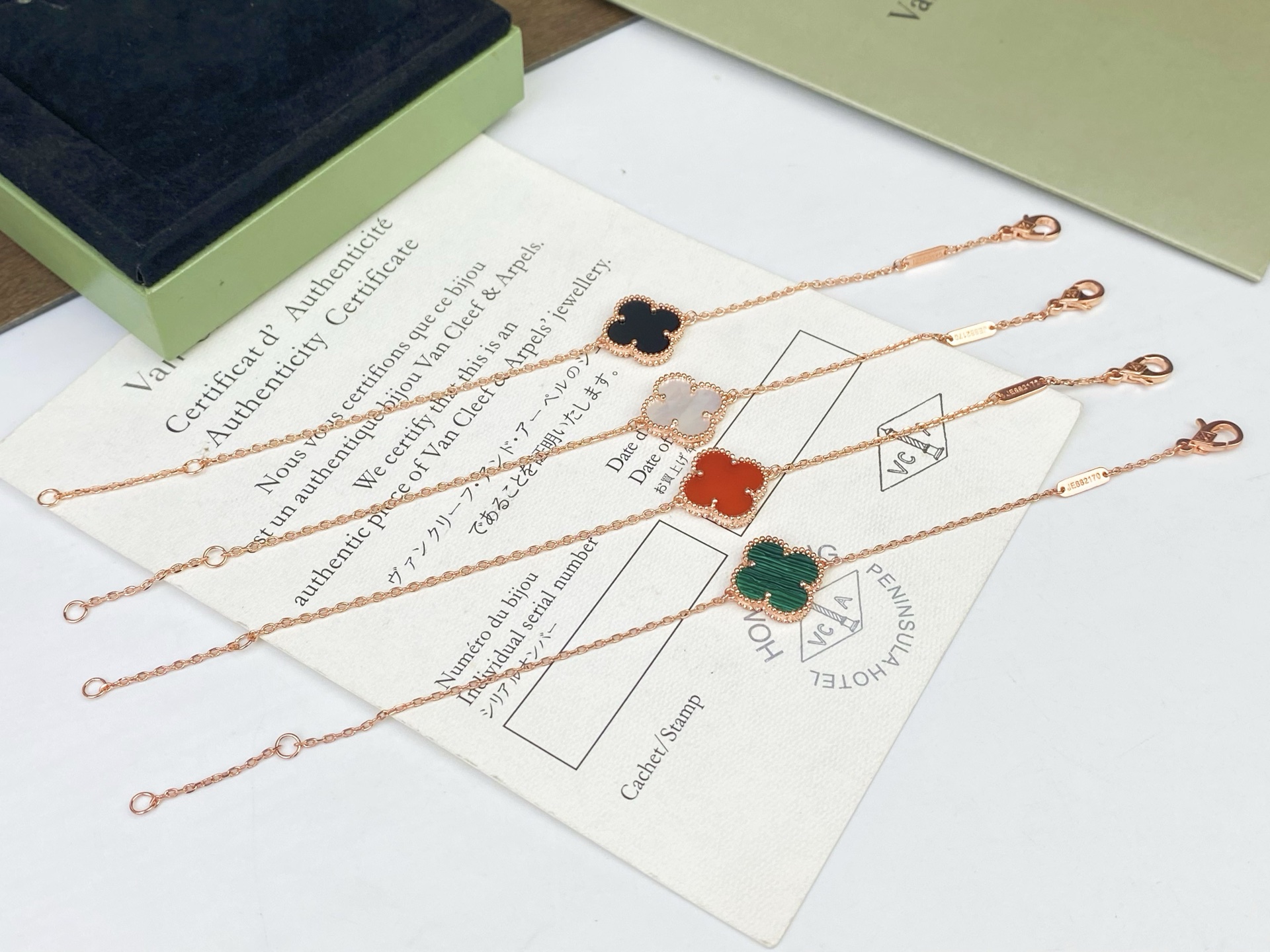 🍀 𝑉𝑎𝑛 𝐶𝑙𝑒𝑒𝑓 & 𝐴𝑟𝑝𝑒𝑙𝑠 🌸 四叶草单花手链P