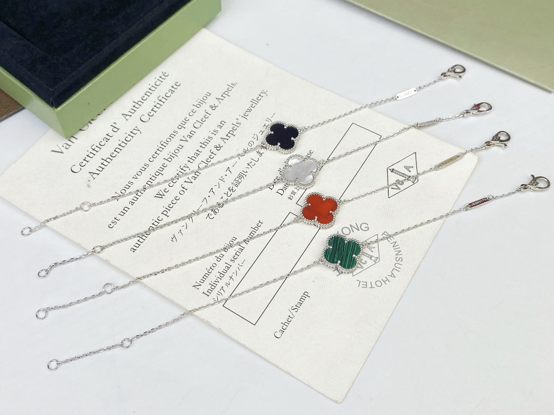 🍀 𝑉𝑎𝑛 𝐶𝑙𝑒𝑒𝑓 & 𝐴𝑟𝑝𝑒𝑙𝑠 🌸 四叶草单花手链P