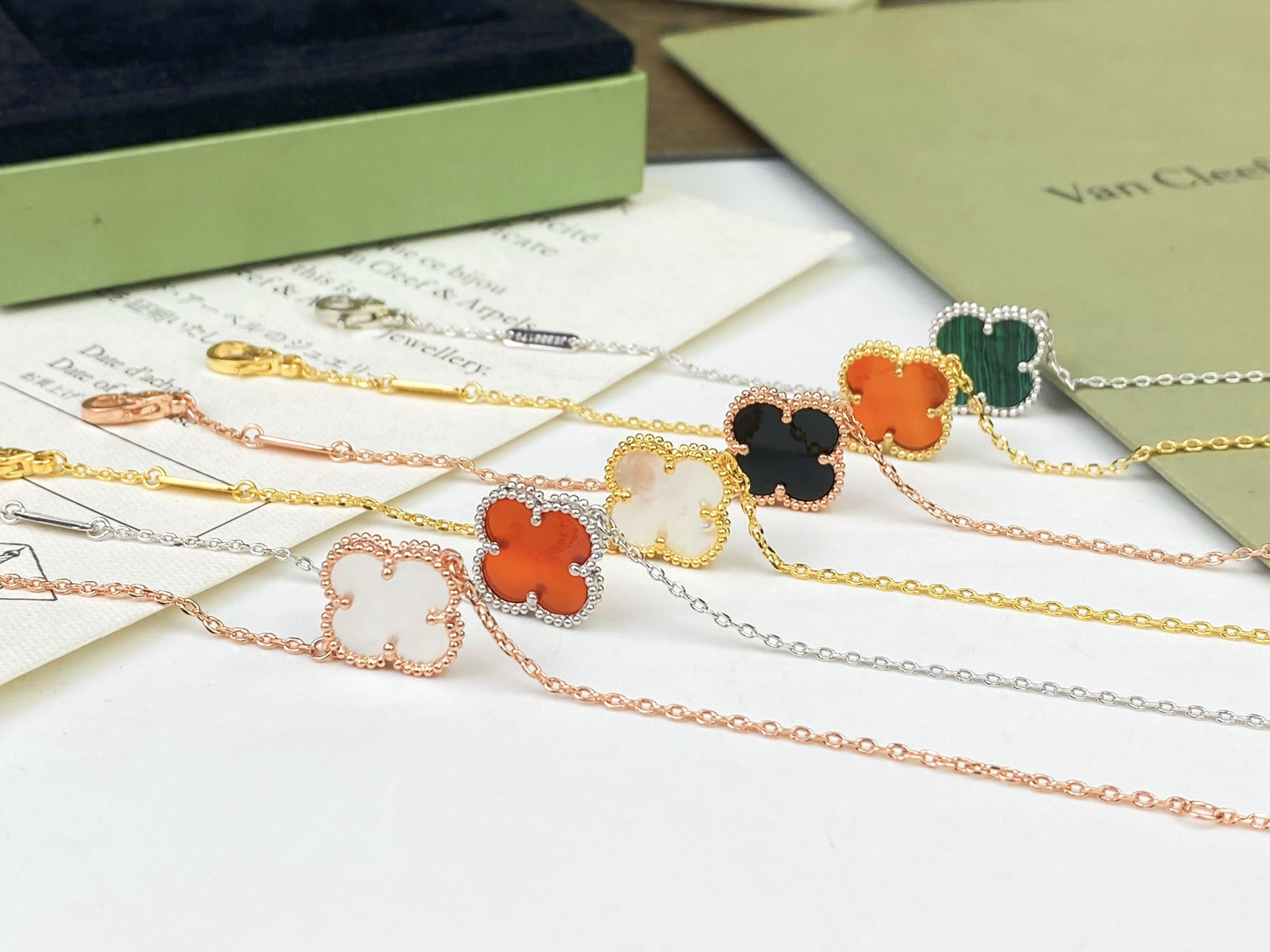 🍀 𝑉𝑎𝑛 𝐶𝑙𝑒𝑒𝑓 & 𝐴𝑟𝑝𝑒𝑙𝑠 🌸 四叶草单花手链P