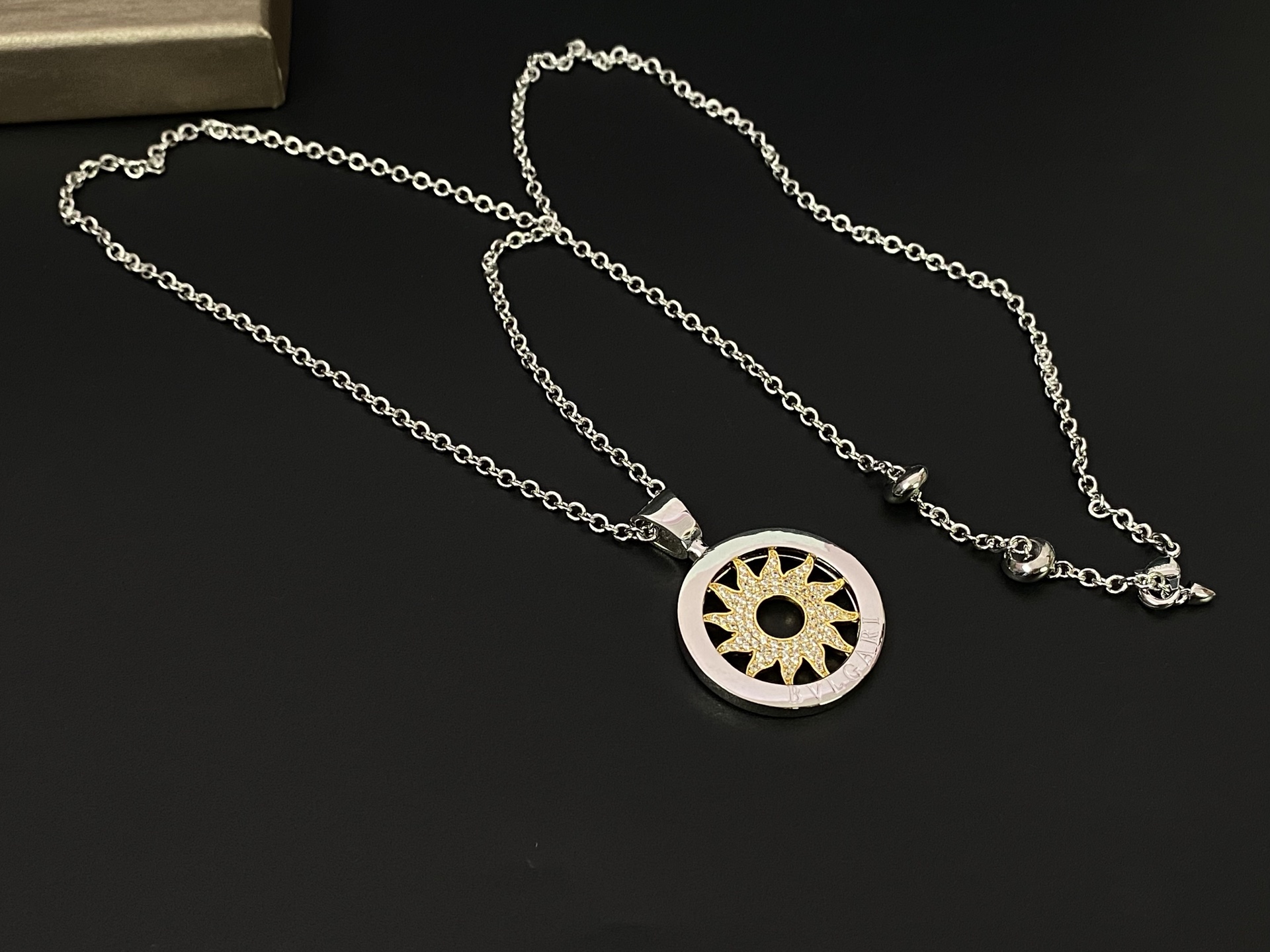 Bvlgari BVLGARI宝格丽镶钻旋转太阳项链