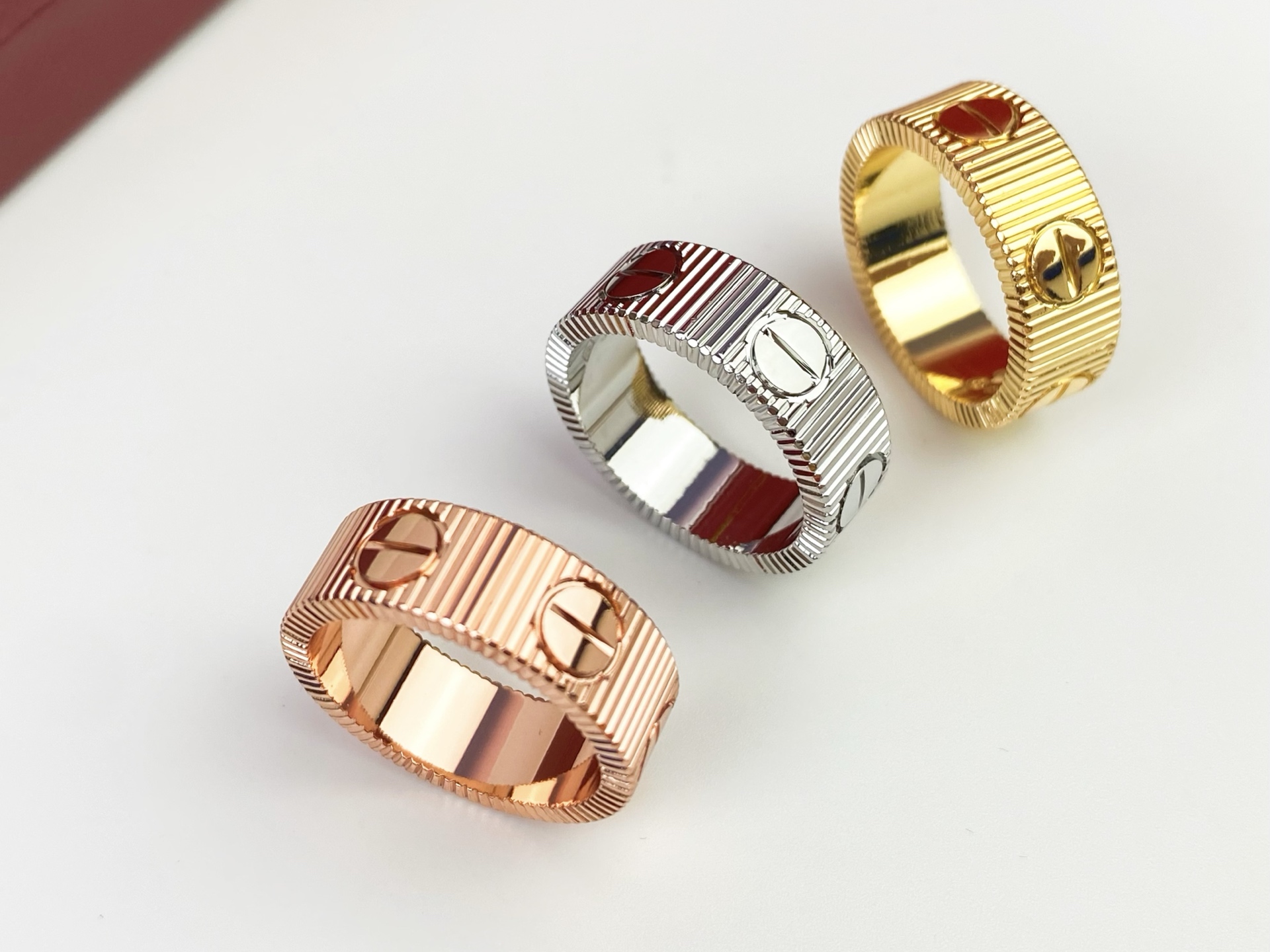 Cartier. 卡地亚 戒指LOVE 最新款love戒指 😘  金色玫瑰金银色戒指💍#6789码P