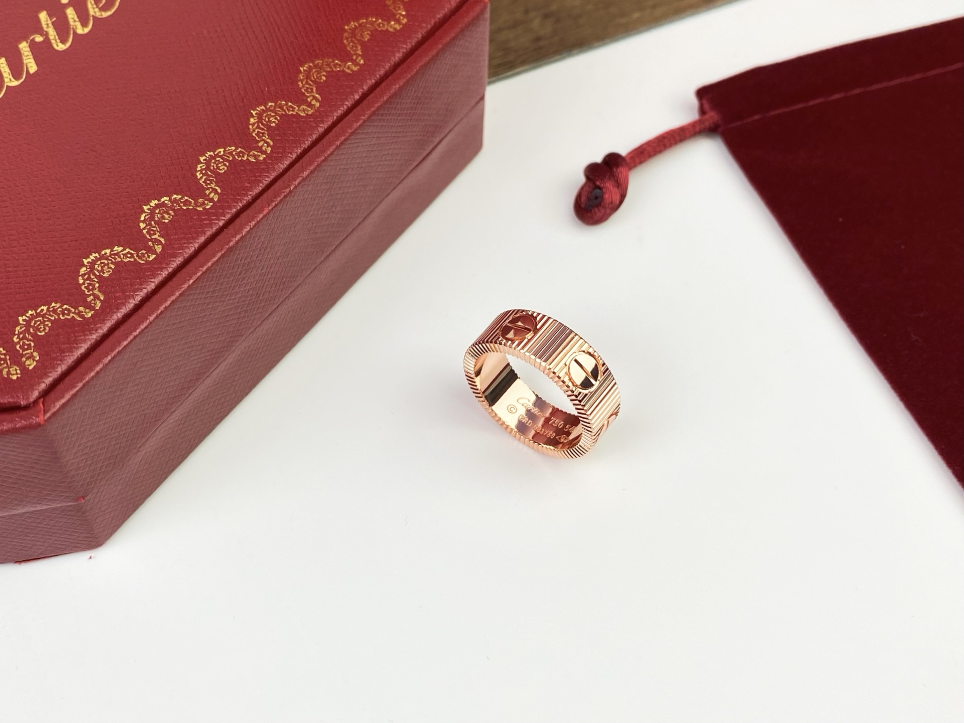 Cartier. 卡地亚 戒指LOVE 最新款love戒指 😘  金色玫瑰金银色戒指💍#6789码P