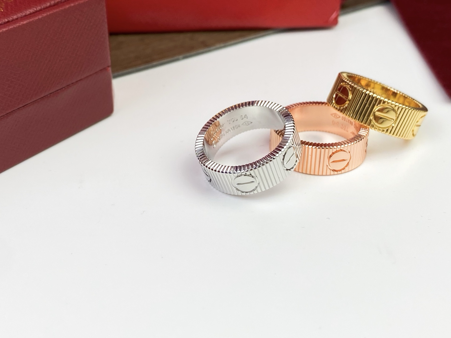 Cartier. 卡地亚 戒指LOVE 最新款love戒指 😘  金色玫瑰金银色戒指💍#6789码P