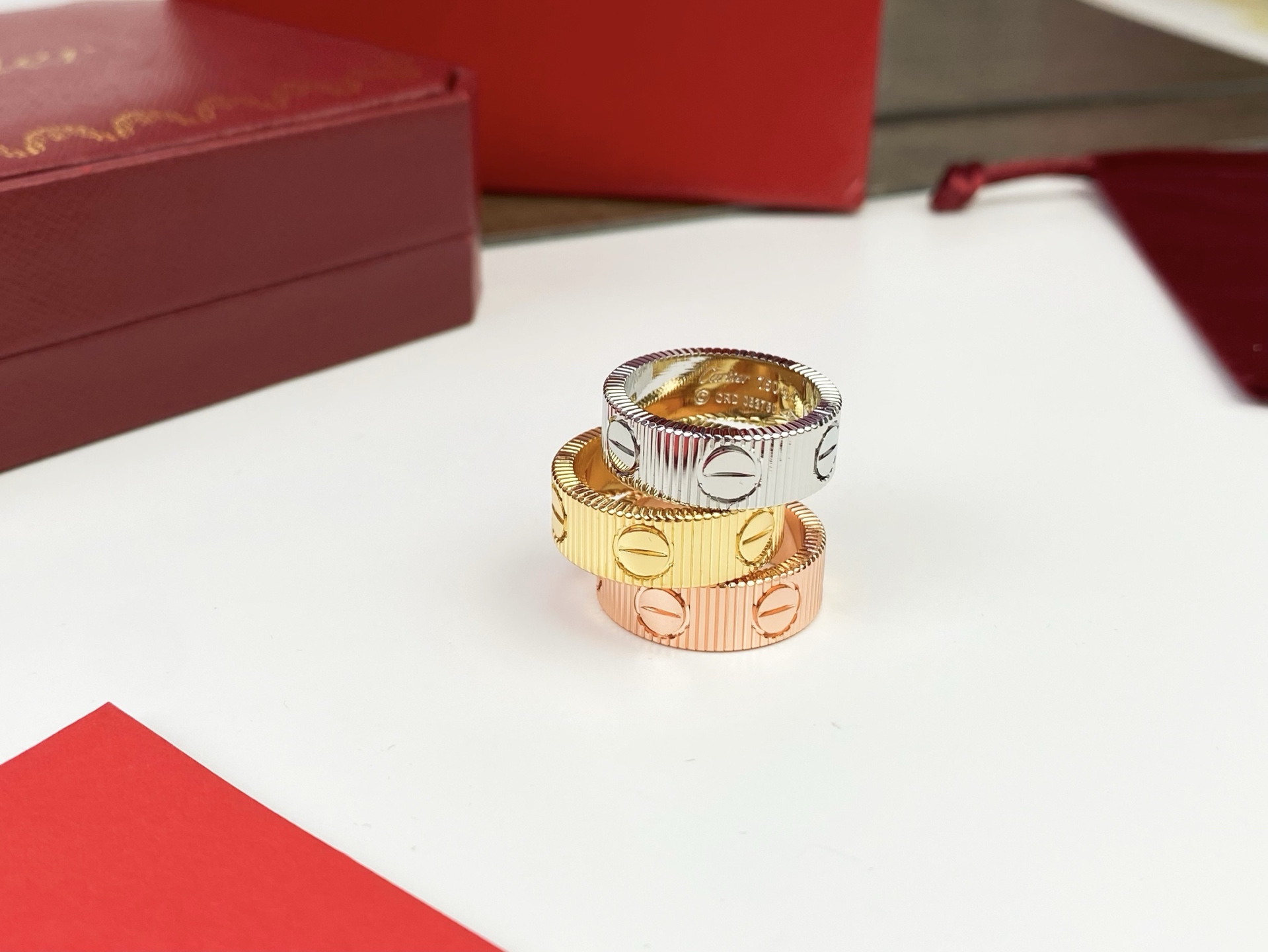 Cartier. 卡地亚 戒指LOVE 最新款love戒指 😘  金色玫瑰金银色戒指💍#6789码P