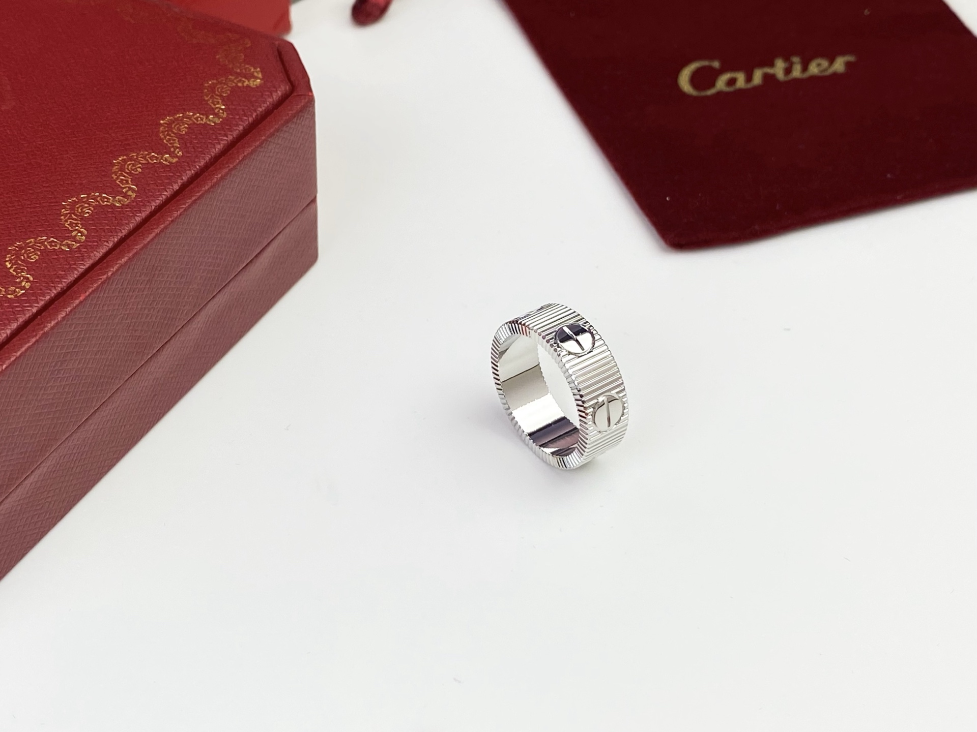 Cartier. 卡地亚 戒指LOVE 最新款love戒指 😘  金色玫瑰金银色戒指💍#6789码P
