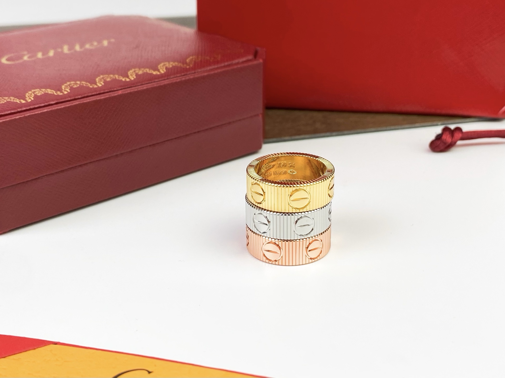 Cartier. 卡地亚 戒指LOVE 最新款love戒指 😘  金色玫瑰金银色戒指💍#6789码P