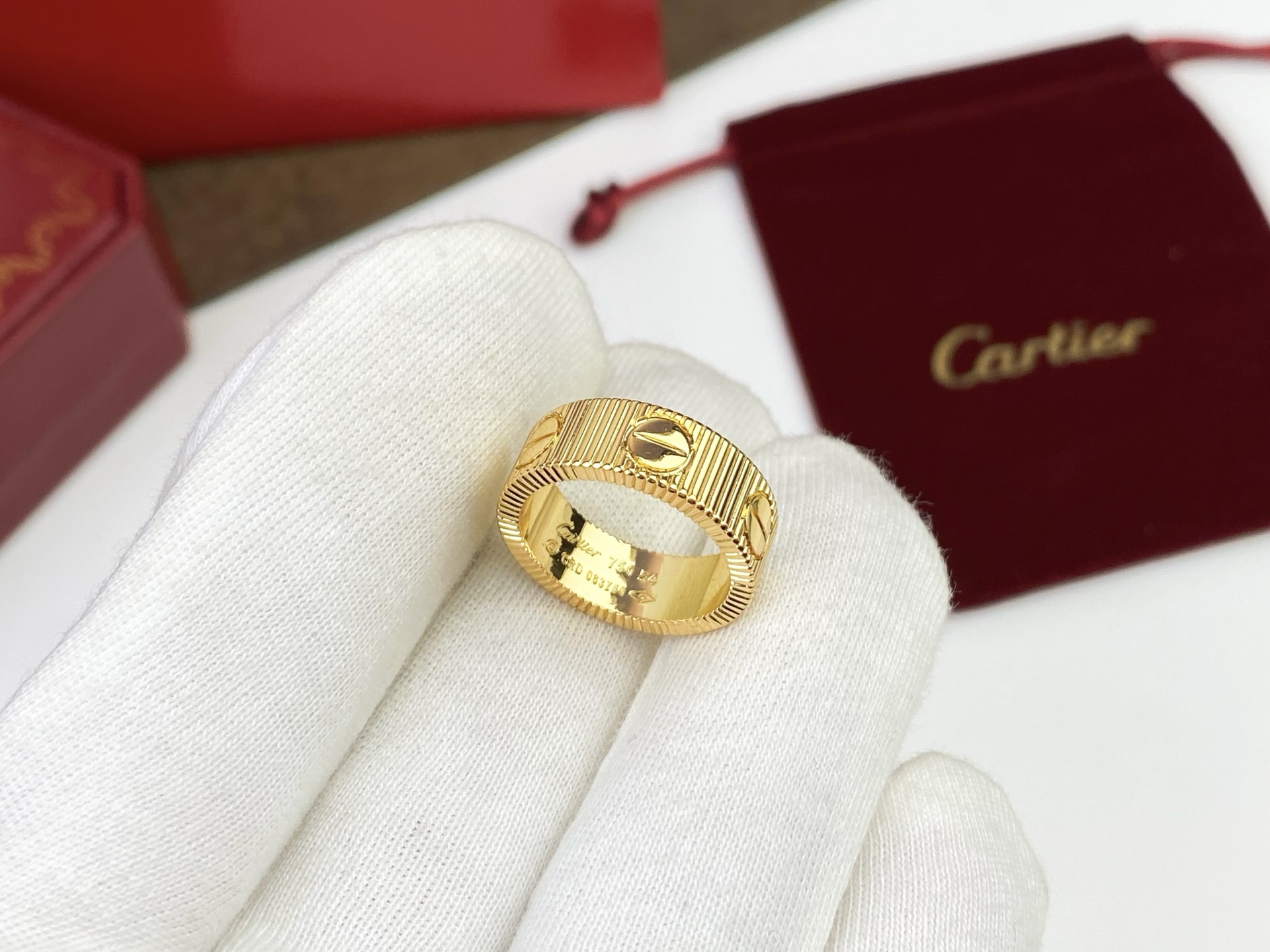 Cartier. 卡地亚 戒指LOVE 最新款love戒指 😘  金色玫瑰金银色戒指💍#6789码P