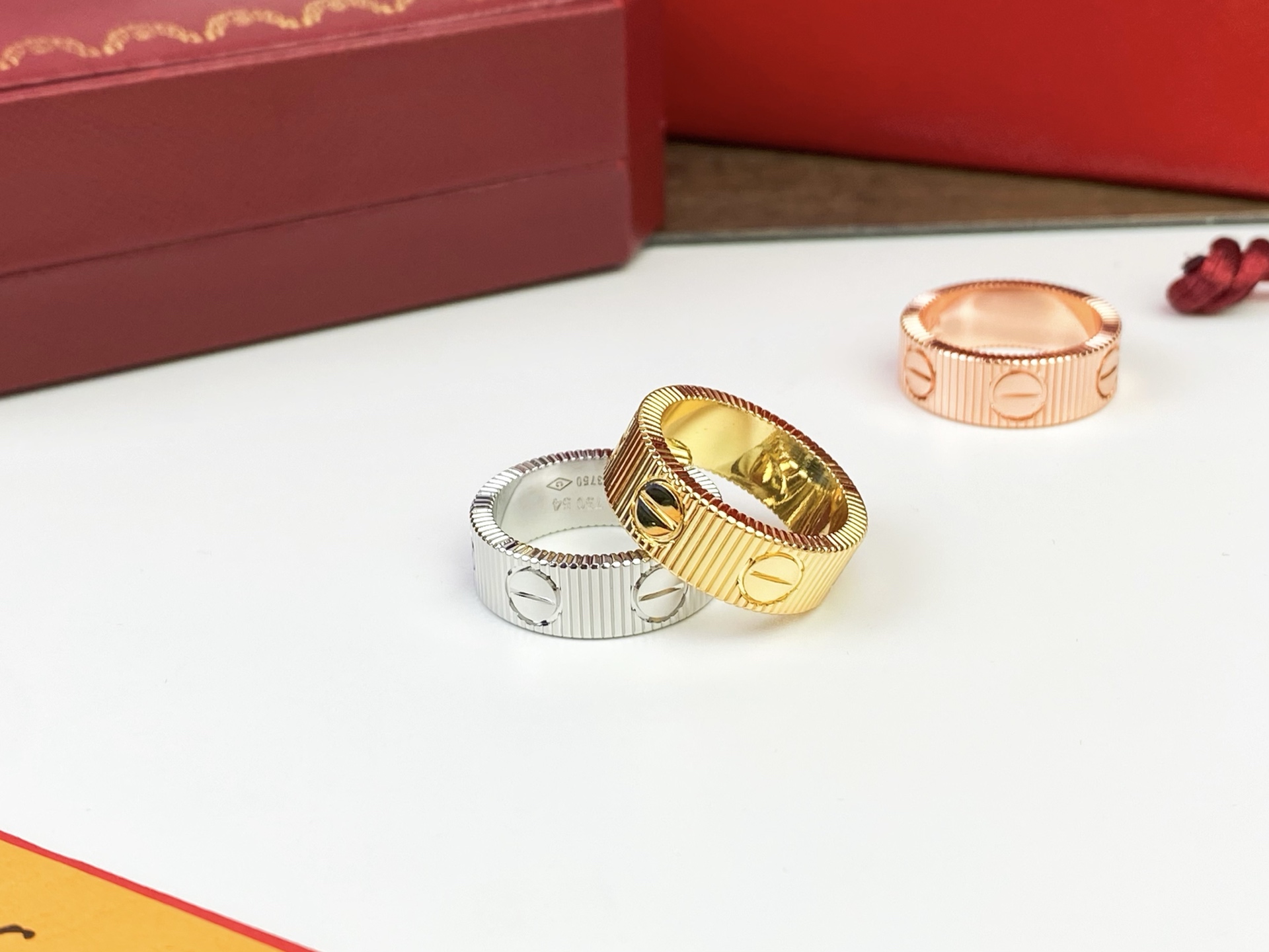 Cartier. 卡地亚 戒指LOVE 最新款love戒指 😘  金色玫瑰金银色戒指💍#6789码P
