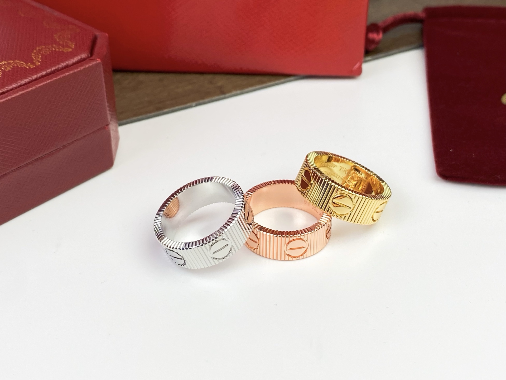 Cartier. 卡地亚 戒指LOVE 最新款love戒指 😘  金色玫瑰金银色戒指💍#6789码P