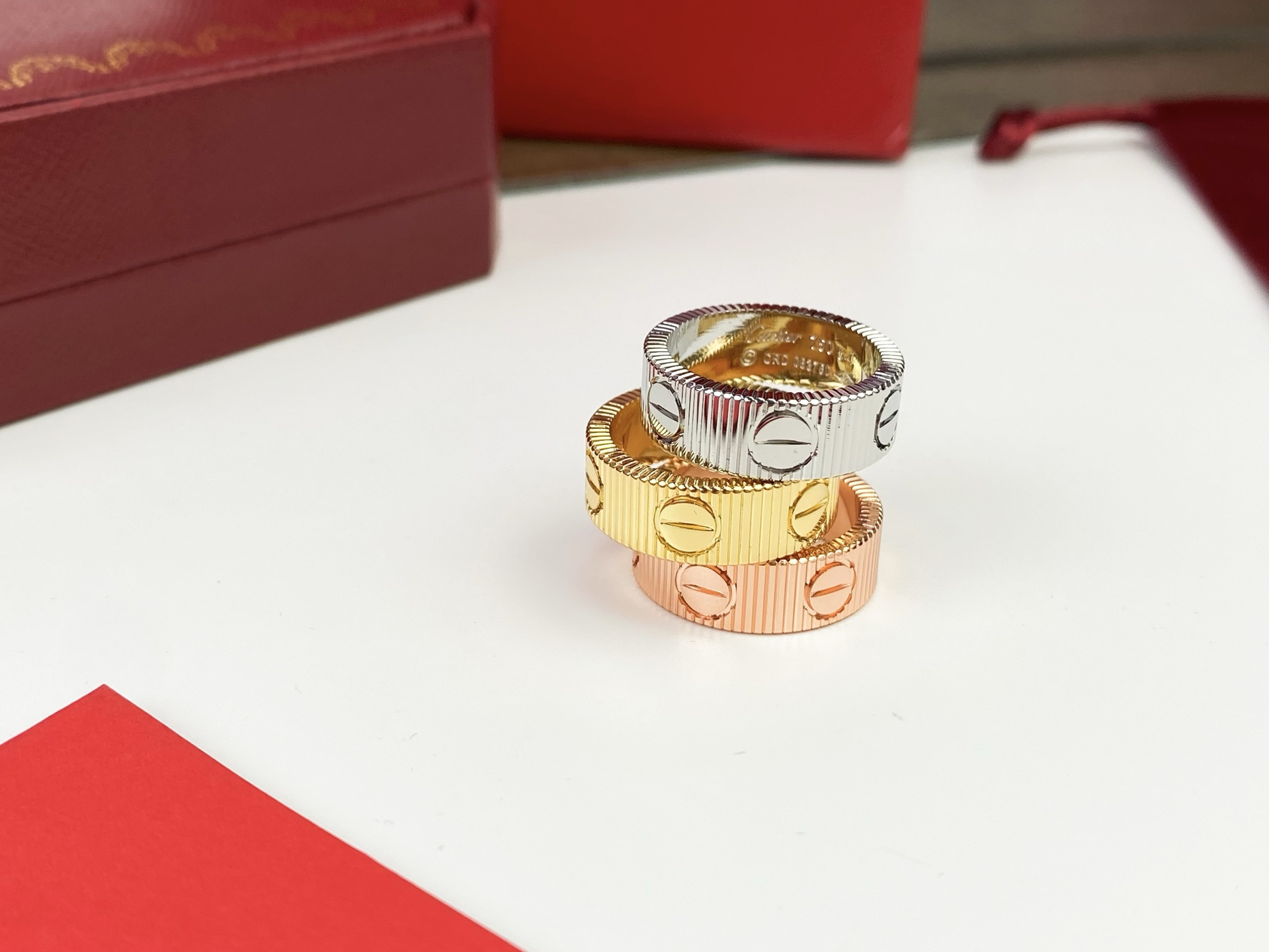 Cartier. 卡地亚 戒指LOVE 最新款love戒指 😘  金色玫瑰金银色戒指💍#6789码P