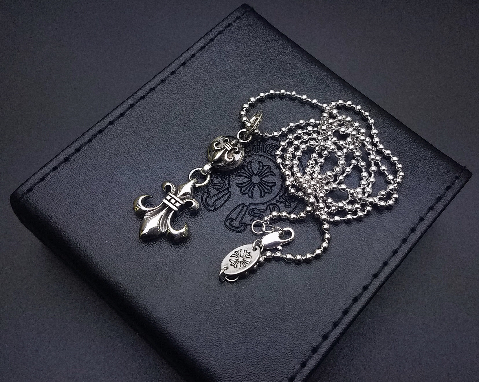 Chrome Hearts Chrome He@rts 克罗心 船锚项链 ～世界 潮牌～雕刻花形圆珠吊船锚造型 典雅范