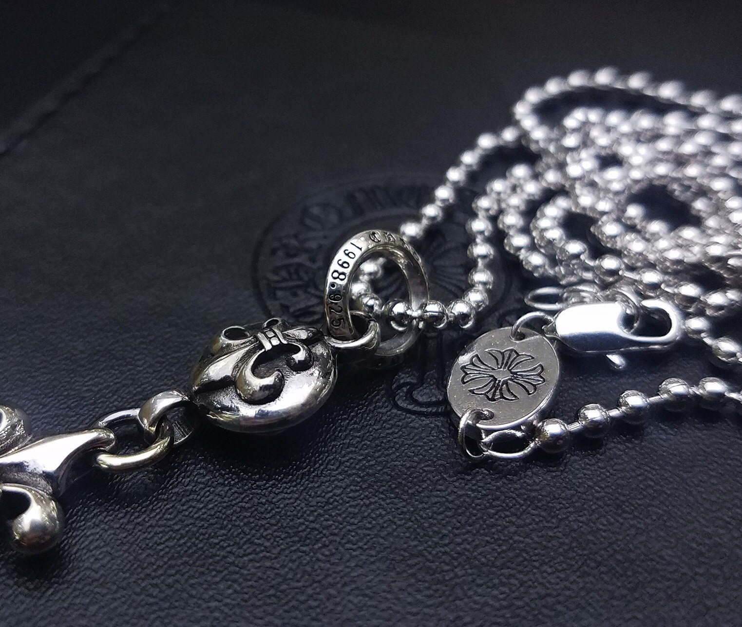 Chrome Hearts Chrome He@rts 克罗心 船锚项链 ～世界 潮牌～雕刻花形圆珠吊船锚造型 典雅范
