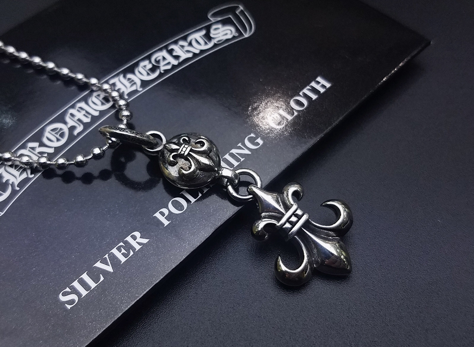 Chrome Hearts Chrome He@rts 克罗心 船锚项链 ～世界 潮牌～雕刻花形圆珠吊船锚造型 典雅范