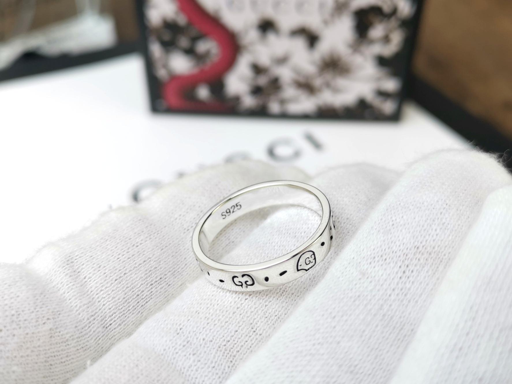 Gucci Gucci古驰 GucciGhost图案戒指 最终成品是两种文化水乳交融
