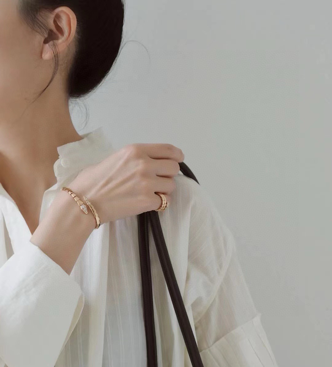 Bvlgari BVLGARI宝格丽头尾钻蛇手镯 呈现Serpenti系列特有的曼妙曲线