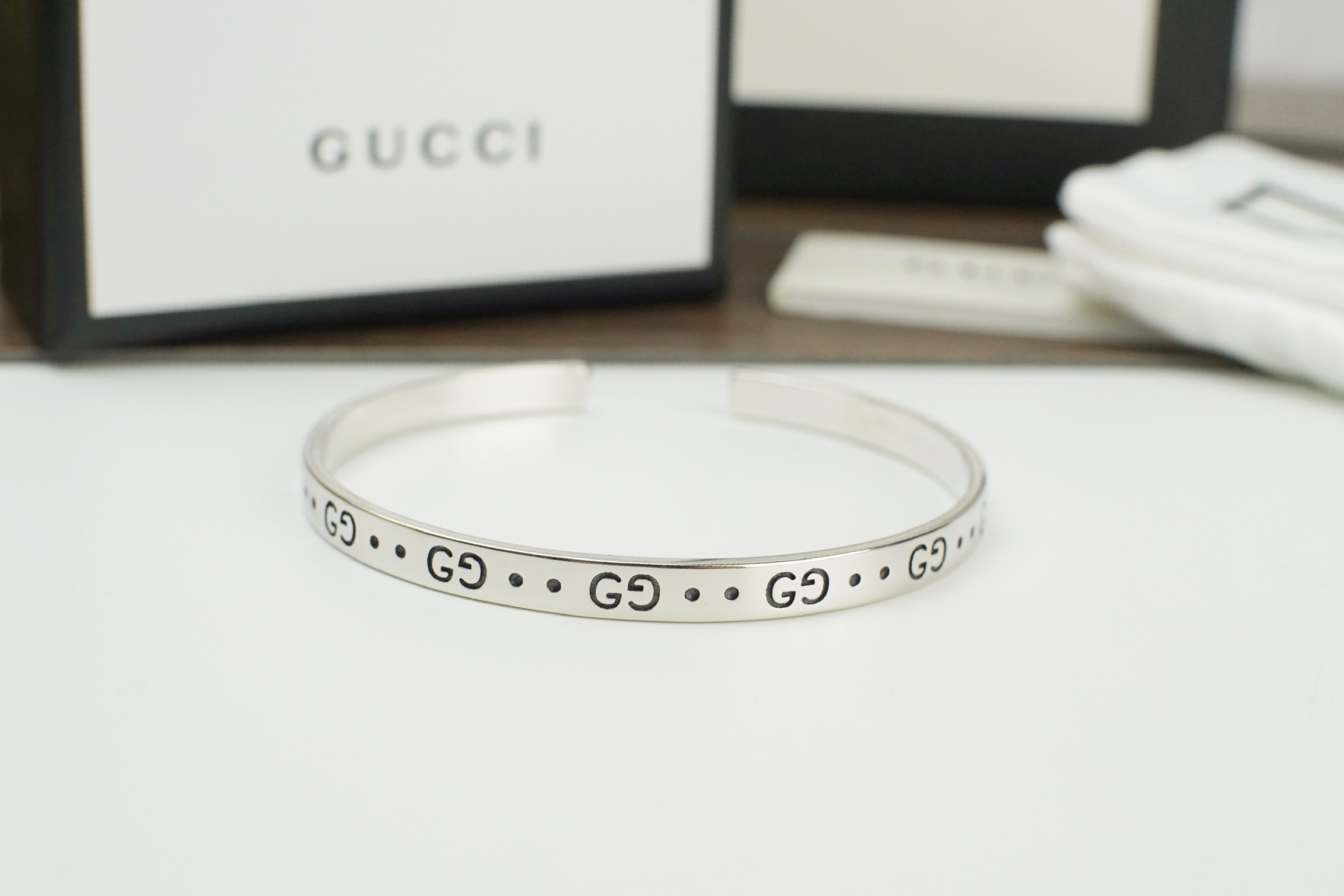 Gucci GUCCI古奇 小精灵双G细开口手镯 个性独特 低调奢华质感满满 手链 男女佩戴都好飒