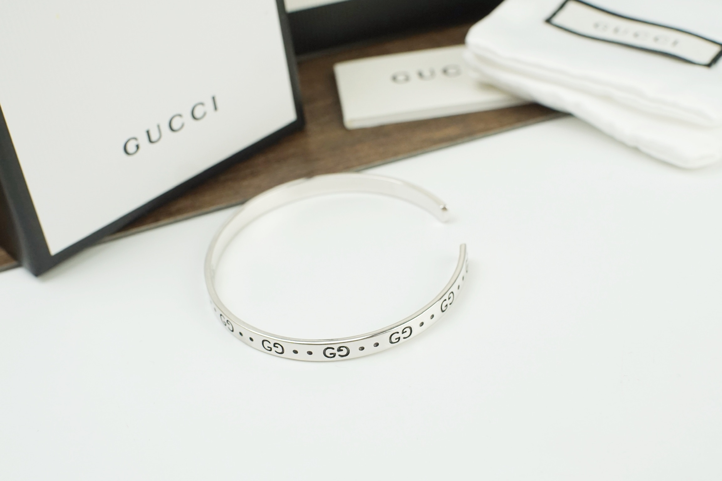 Gucci GUCCI古奇 小精灵双G细开口手镯 个性独特 低调奢华质感满满 手链 男女佩戴都好飒