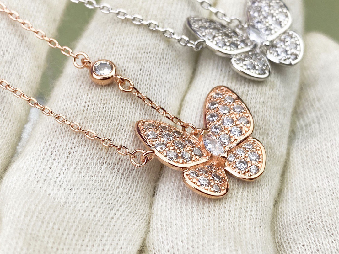 🦋VCA梵克雅宝满钻蝴蝶项链🌸 🙈经典永不落伍！镶满进口锆石Buling Buling～✨✨原版开模 搭