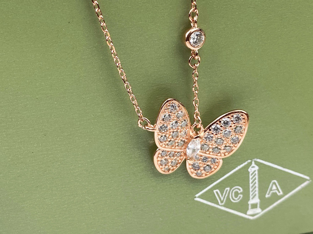 🦋VCA梵克雅宝满钻蝴蝶项链🌸 🙈经典永不落伍！镶满进口锆石Buling Buling～✨✨原版开模 搭