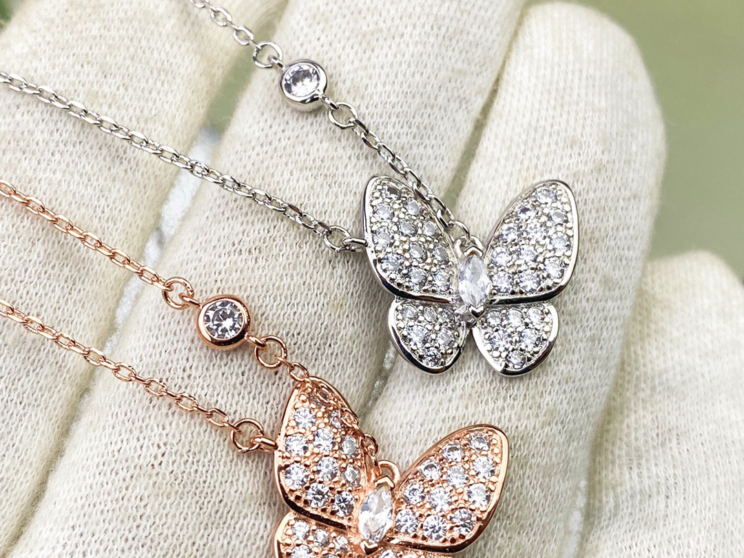 🦋VCA梵克雅宝满钻蝴蝶项链🌸 🙈经典永不落伍！镶满进口锆石Buling Buling～✨✨原版开模 搭
