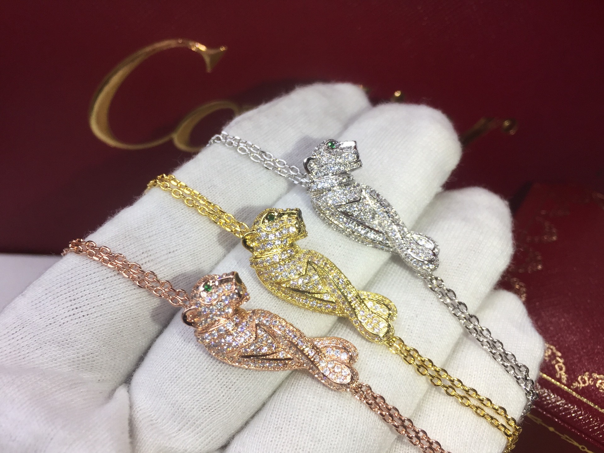 各 Cartier 卡地亚 豹子满钻 项链手链套装😝😝经典贵族范儿、奢华满钻抚媚豹子设计💃💃独家实拍 🔍