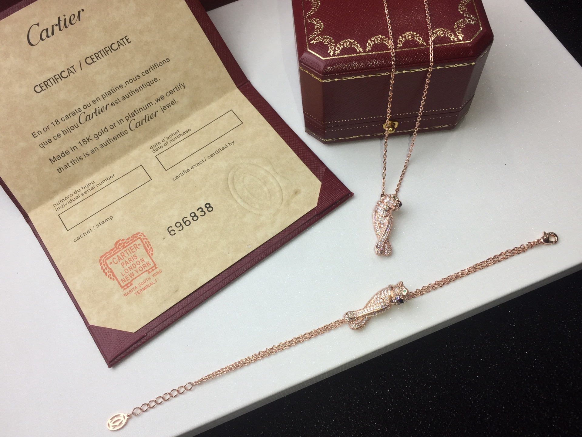 各 Cartier 卡地亚 豹子满钻 项链手链套装😝😝经典贵族范儿、奢华满钻抚媚豹子设计💃💃独家实拍 🔍