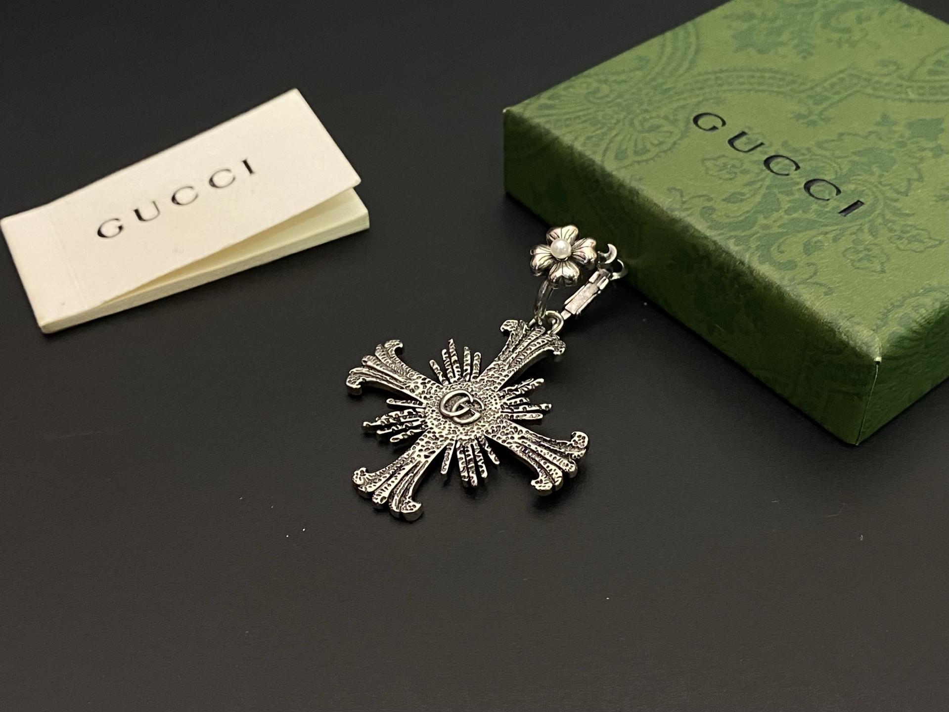 Gucci古奇单边花双G耳夹🌸P