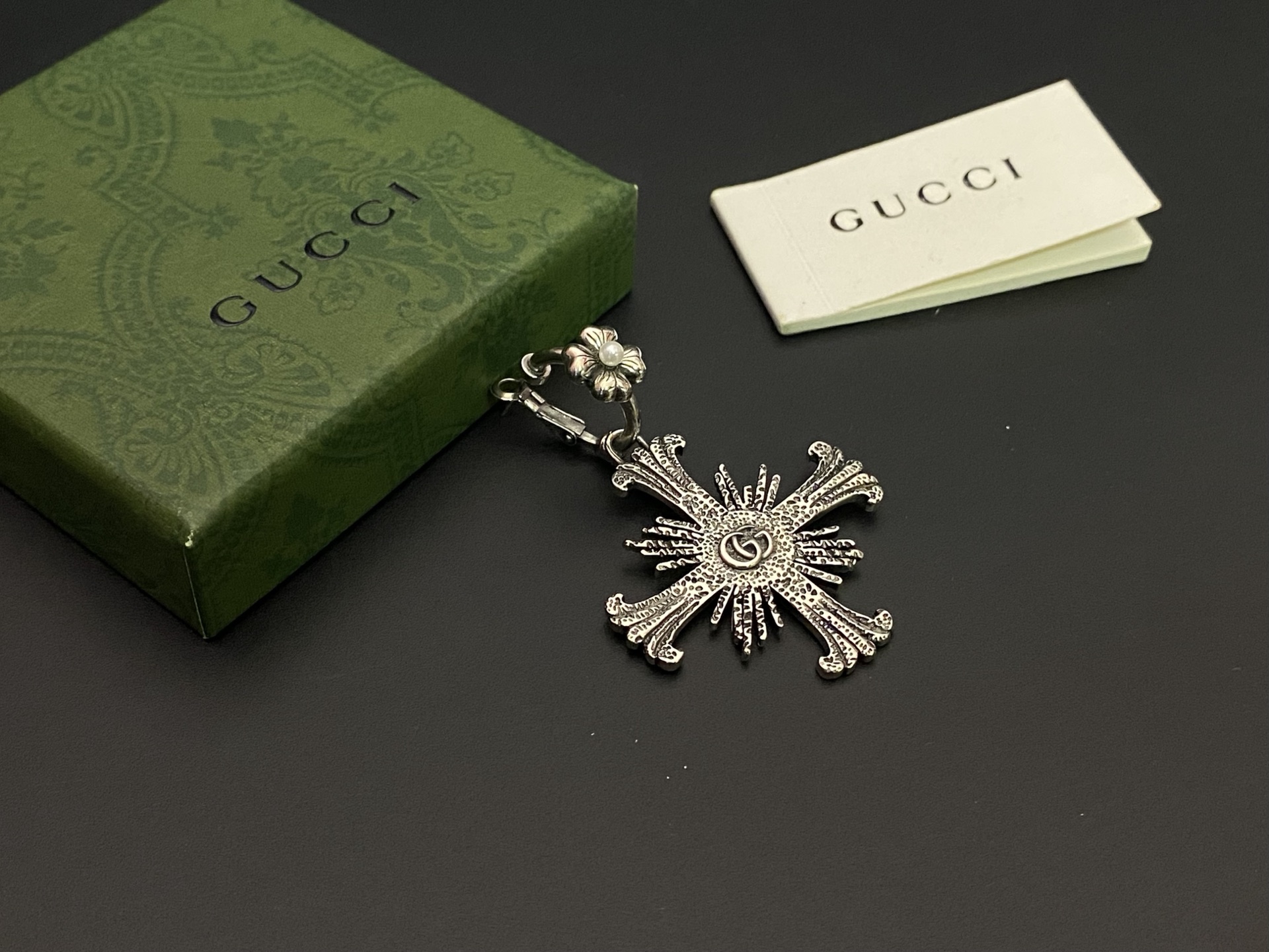 Gucci古奇单边花双G耳夹🌸P