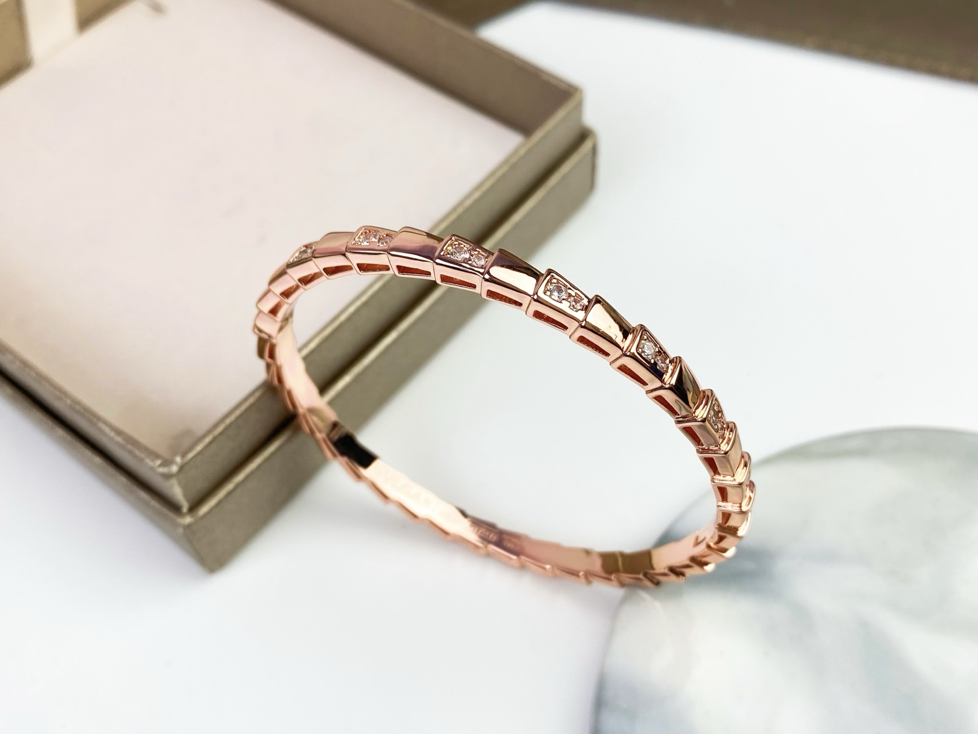 BVLGARI SerPenti ViPer 间钻蛇骨手镯👼火爆蛇系列👏🏻宝格丽灵蛇手环[玫瑰]奢侈品蛇
