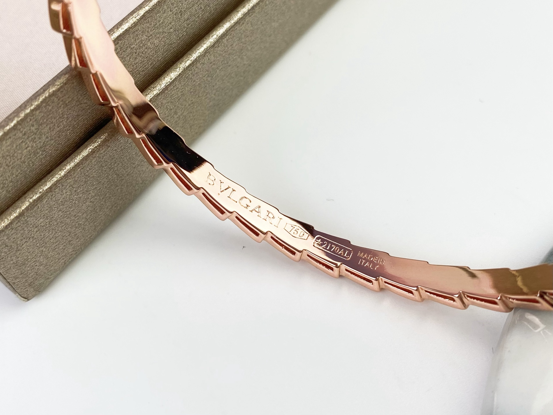 BVLGARI SerPenti ViPer 间钻蛇骨手镯👼火爆蛇系列👏🏻宝格丽灵蛇手环[玫瑰]奢侈品蛇