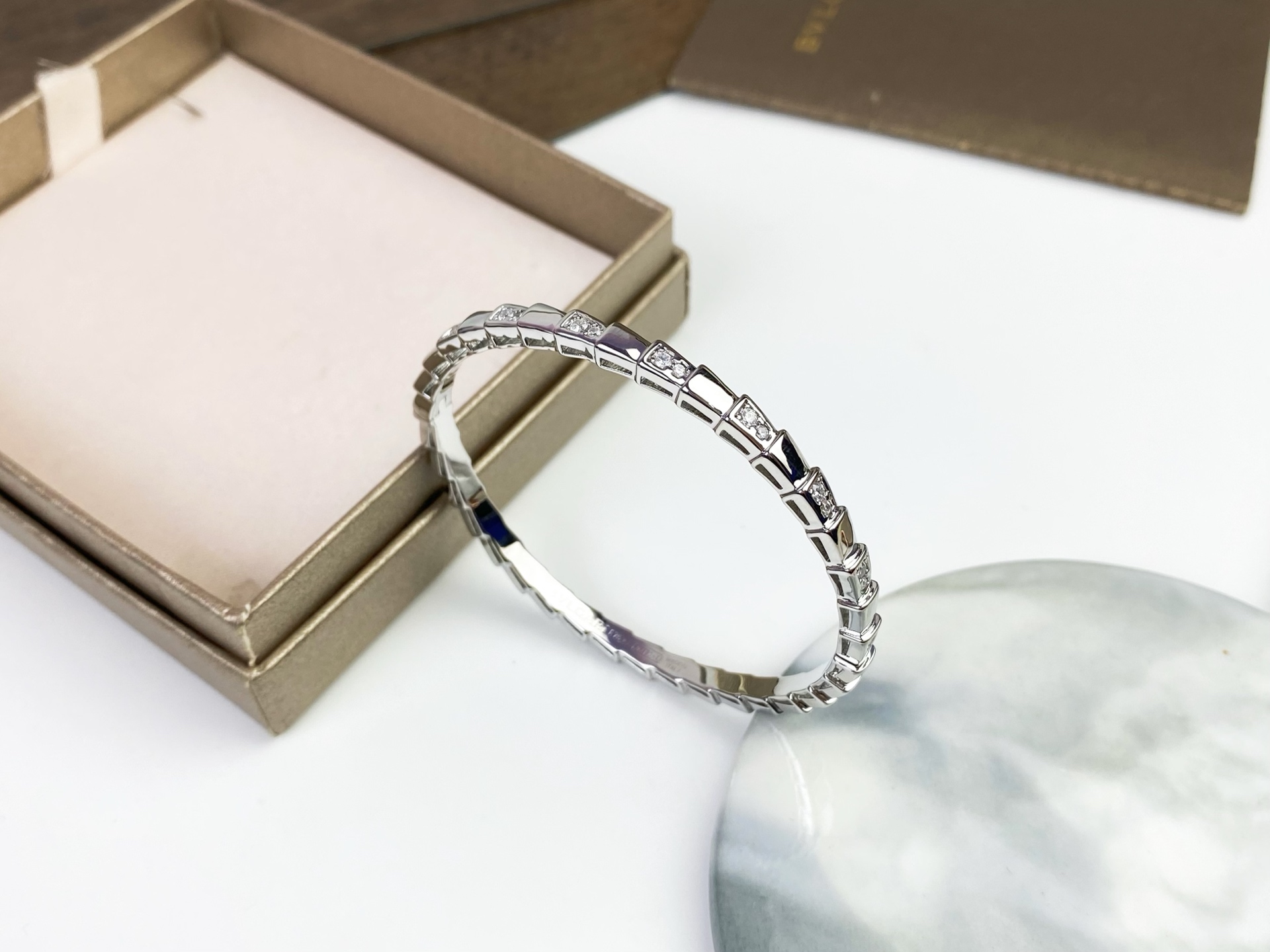 BVLGARI SerPenti ViPer 间钻蛇骨手镯👼火爆蛇系列👏🏻宝格丽灵蛇手环[玫瑰]奢侈品蛇