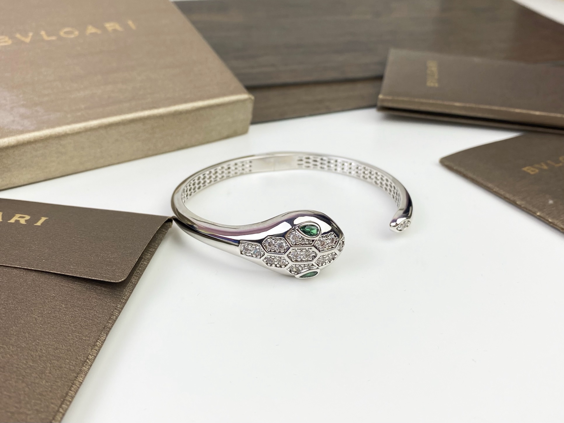 BVLGARI 蛇手镯👏🏻宝格丽灵蛇手环P