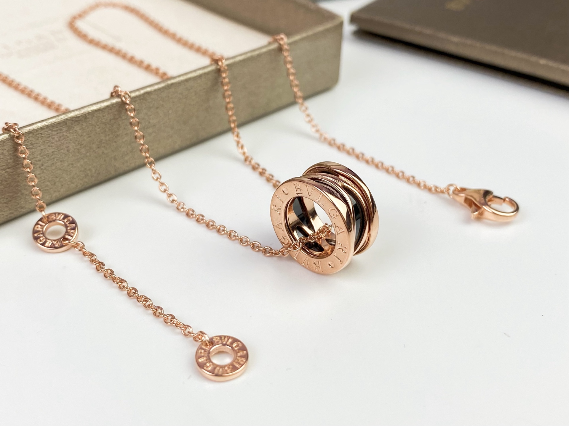 💕💕BVLGARI 宝格丽 镂空黑陶瓷项链💐P