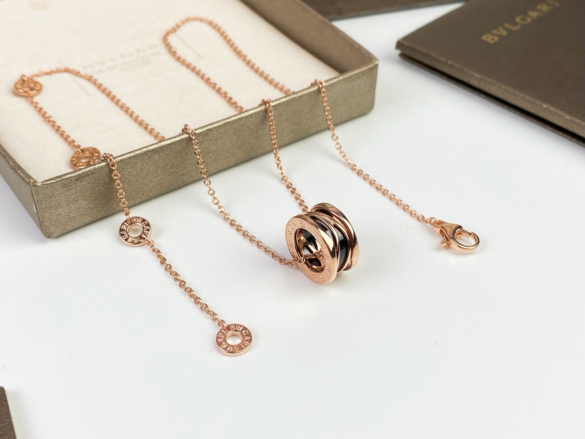 💕💕BVLGARI 宝格丽 镂空黑陶瓷项链💐P