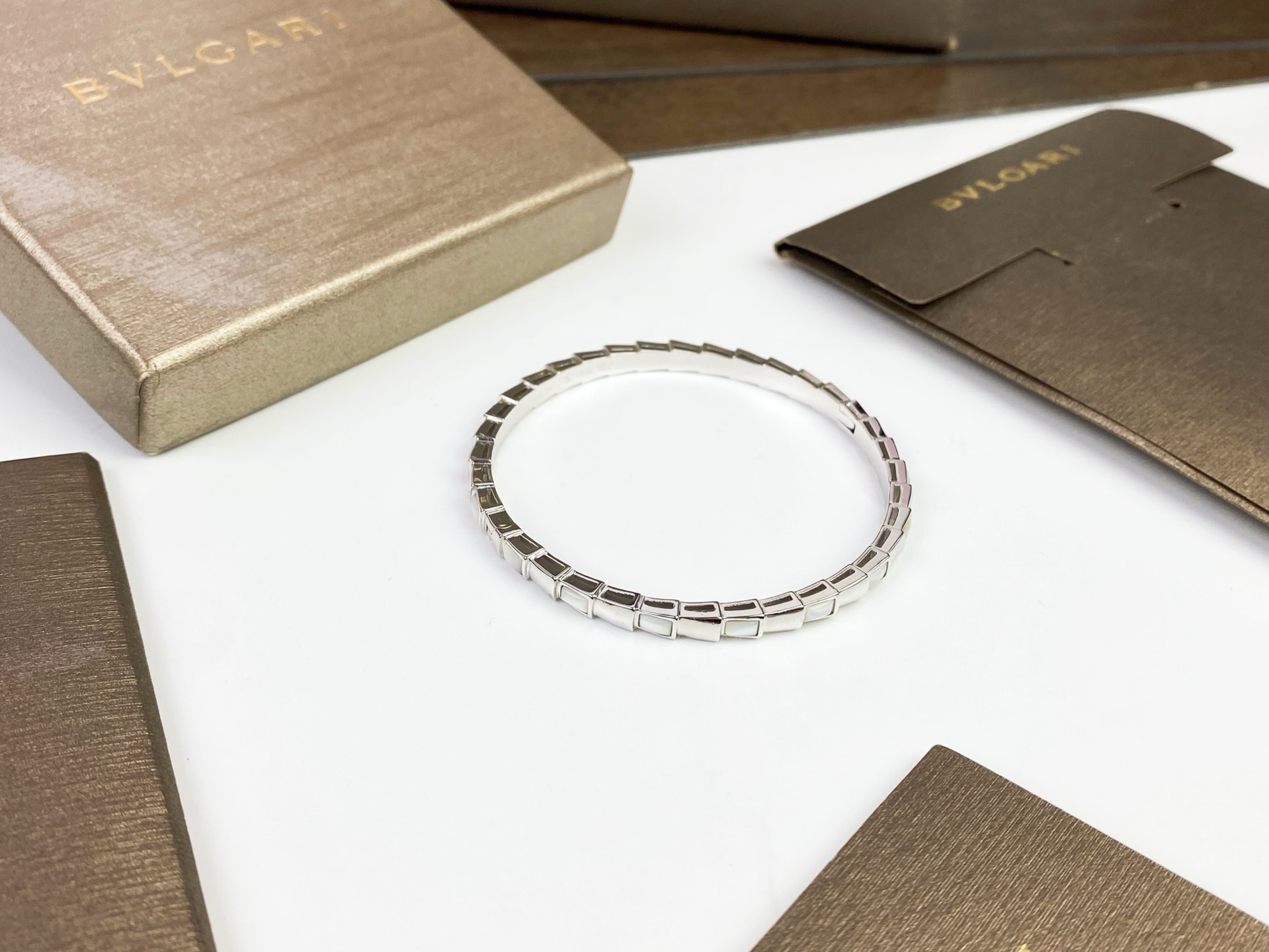 BVLGARI SerPenti ViPer 间贝壳蛇骨手镯👼P
