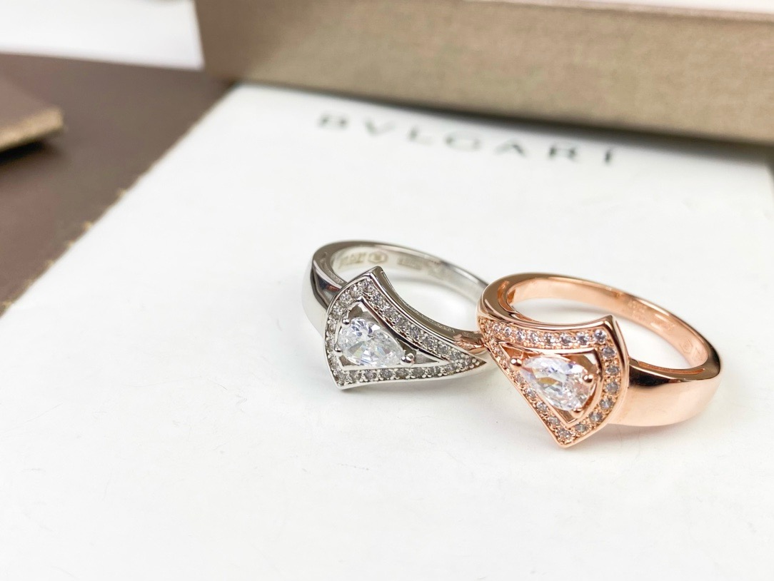 ✨BVLGARI 宝格丽Divas'Dream 系列镂空水滴钻石扇形戒指💎宝格丽镶钻裙子戒指💃🏻美毙了✨