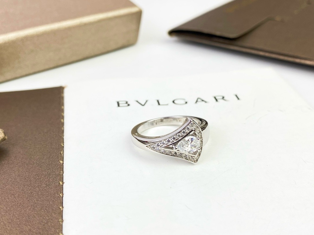 ✨BVLGARI 宝格丽Divas'Dream 系列镂空水滴钻石扇形戒指💎宝格丽镶钻裙子戒指💃🏻美毙了✨