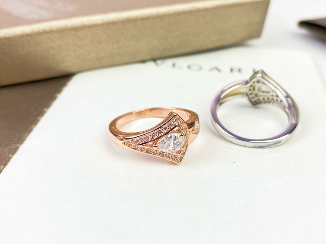 ✨BVLGARI 宝格丽Divas'Dream 系列镂空水滴钻石扇形戒指💎宝格丽镶钻裙子戒指💃🏻美毙了✨