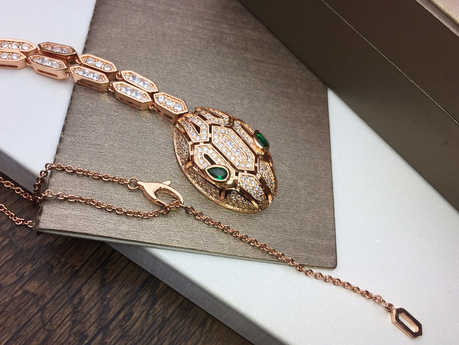 BVLGARI 火爆蛇系列👏🏻宝格丽蛇项链❗❗奢侈品蛇升级版👍BVLGARI 🆕高端亚金工艺➕满身高碳钻
