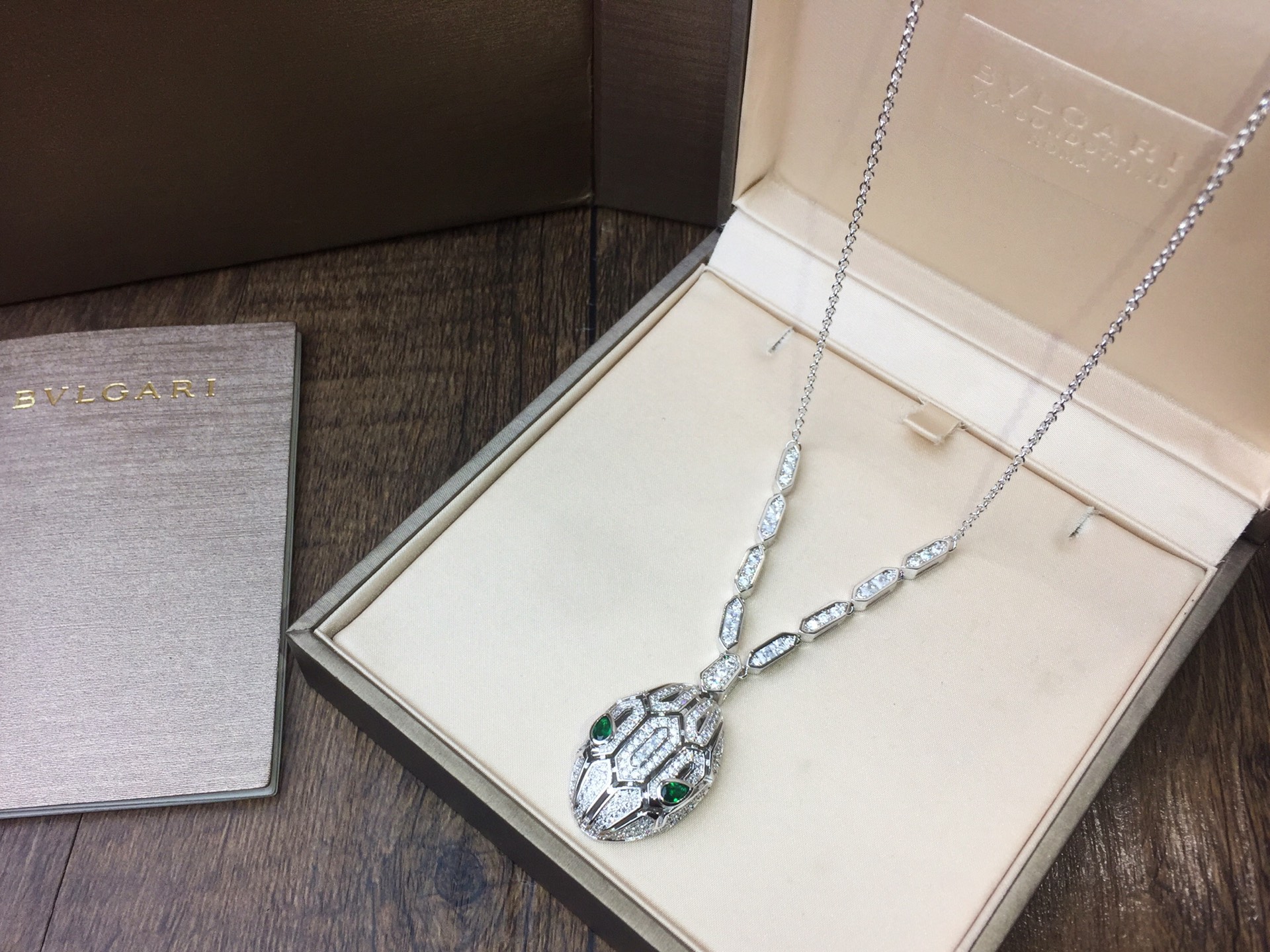 BVLGARI 火爆蛇系列👏🏻宝格丽蛇项链❗❗奢侈品蛇升级版👍BVLGARI 🆕高端亚金工艺➕满身高碳钻