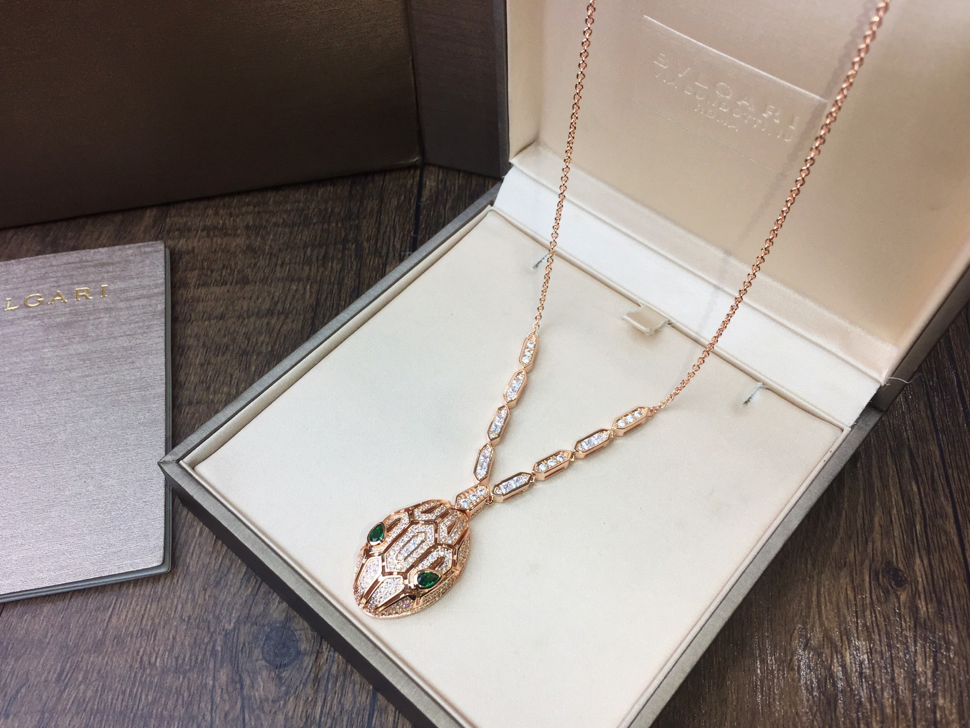 BVLGARI 火爆蛇系列👏🏻宝格丽蛇项链❗❗奢侈品蛇升级版👍BVLGARI 🆕高端亚金工艺➕满身高碳钻