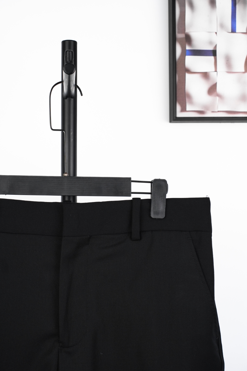 LV羊毛休闲短裤 黑色 面布:精纺高品质左斜纹羊毛布-莆田鞋,莆田鞋货源,高仿鞋,高仿鞋货源,安福档口,莆田高仿鞋,莆田鞋批发,高仿鞋批发,莆田高仿运动鞋,高仿运动鞋,莆田运动鞋 LV羊毛休闲短裤 黑色 面布:精纺高品质左斜纹羊毛布