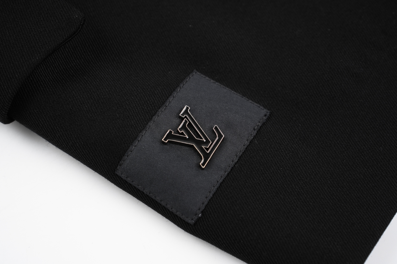 LV羊毛休闲短裤 黑色 面布:精纺高品质左斜纹羊毛布-莆田鞋,莆田鞋货源,高仿鞋,高仿鞋货源,安福档口,莆田高仿鞋,莆田鞋批发,高仿鞋批发,莆田高仿运动鞋,高仿运动鞋,莆田运动鞋 LV羊毛休闲短裤 黑色 面布:精纺高品质左斜纹羊毛布