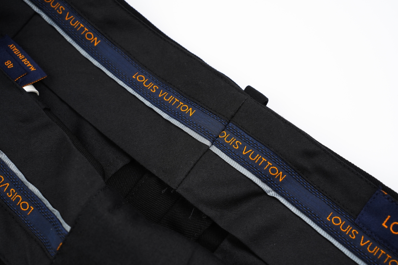 LV羊毛休闲短裤 黑色 面布:精纺高品质左斜纹羊毛布-莆田鞋,莆田鞋货源,高仿鞋,高仿鞋货源,安福档口,莆田高仿鞋,莆田鞋批发,高仿鞋批发,莆田高仿运动鞋,高仿运动鞋,莆田运动鞋 LV羊毛休闲短裤 黑色 面布:精纺高品质左斜纹羊毛布