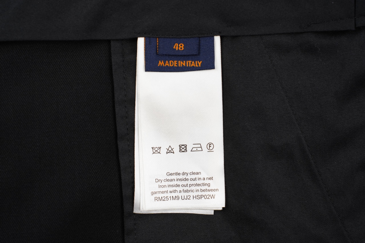 LV羊毛休闲短裤 黑色 面布:精纺高品质左斜纹羊毛布-莆田鞋,莆田鞋货源,高仿鞋,高仿鞋货源,安福档口,莆田高仿鞋,莆田鞋批发,高仿鞋批发,莆田高仿运动鞋,高仿运动鞋,莆田运动鞋 LV羊毛休闲短裤 黑色 面布:精纺高品质左斜纹羊毛布