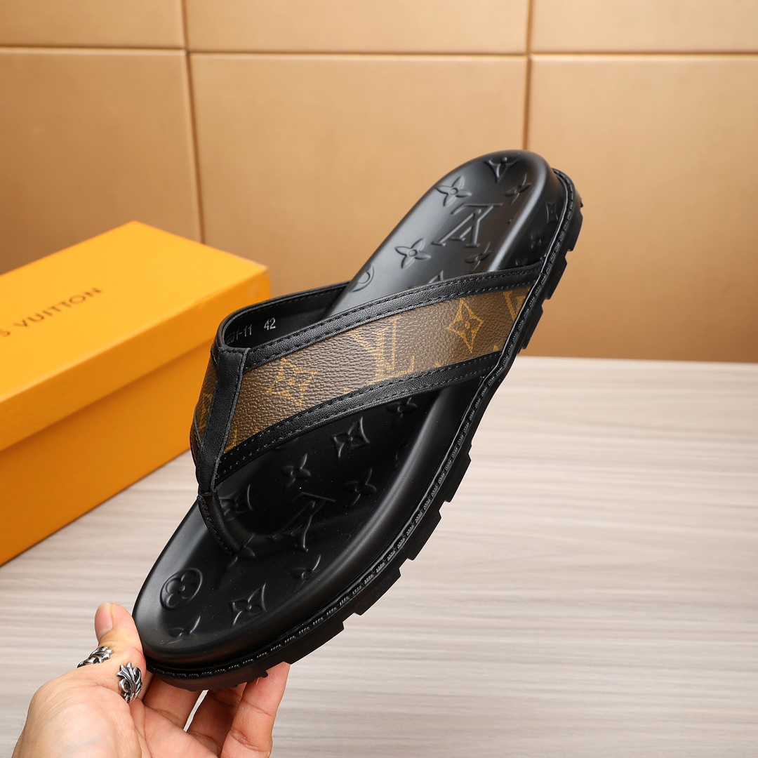 Louis Vuitton Stylish Leather Thong Sandals for Men - Comfort & Style 7 i1721058317 5095 3