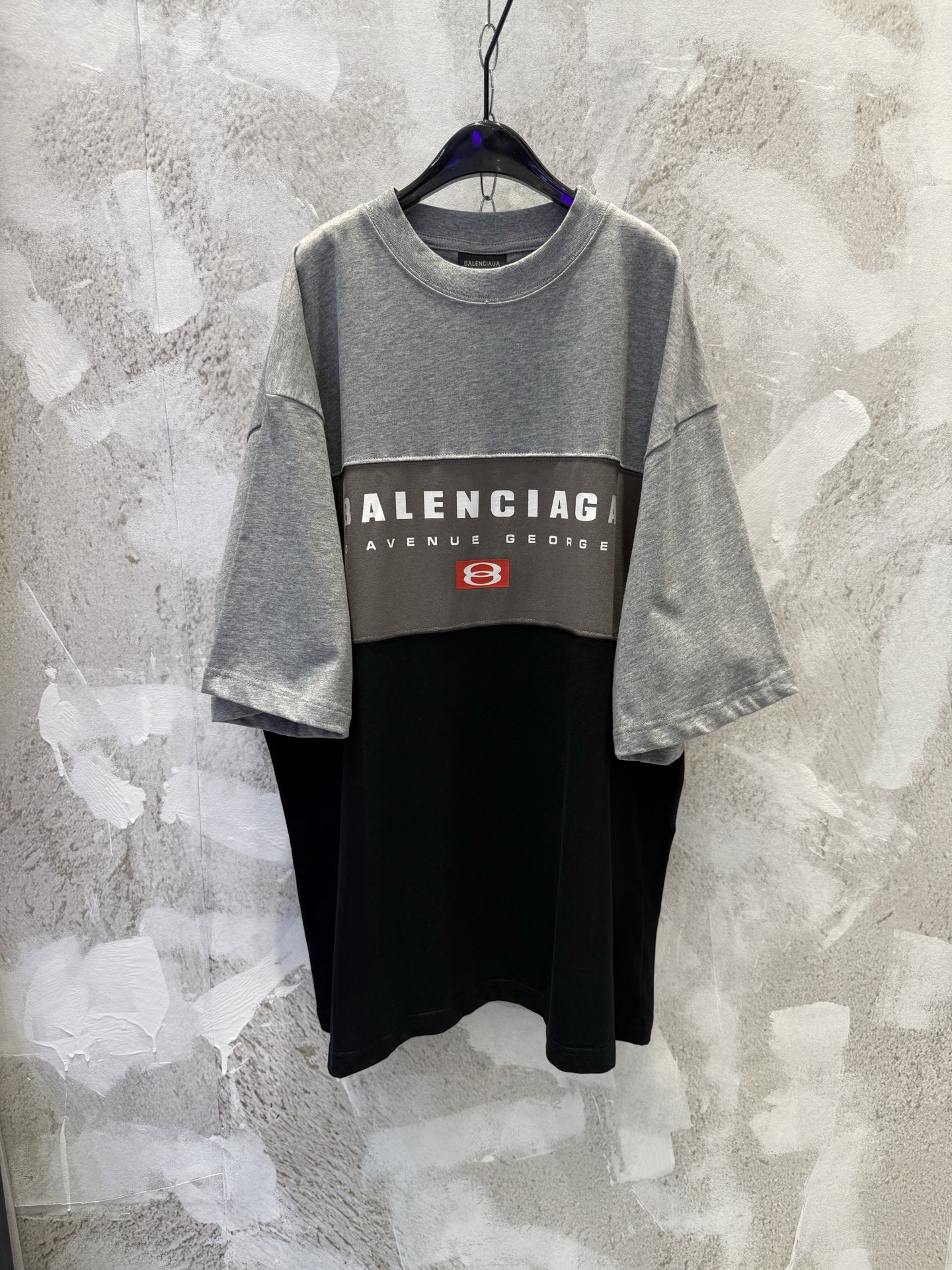 P95 BLCG 25SS Camiseta extragrande de manga corta con estampado de letras en bloques de tres colores. Tela de jersey de…