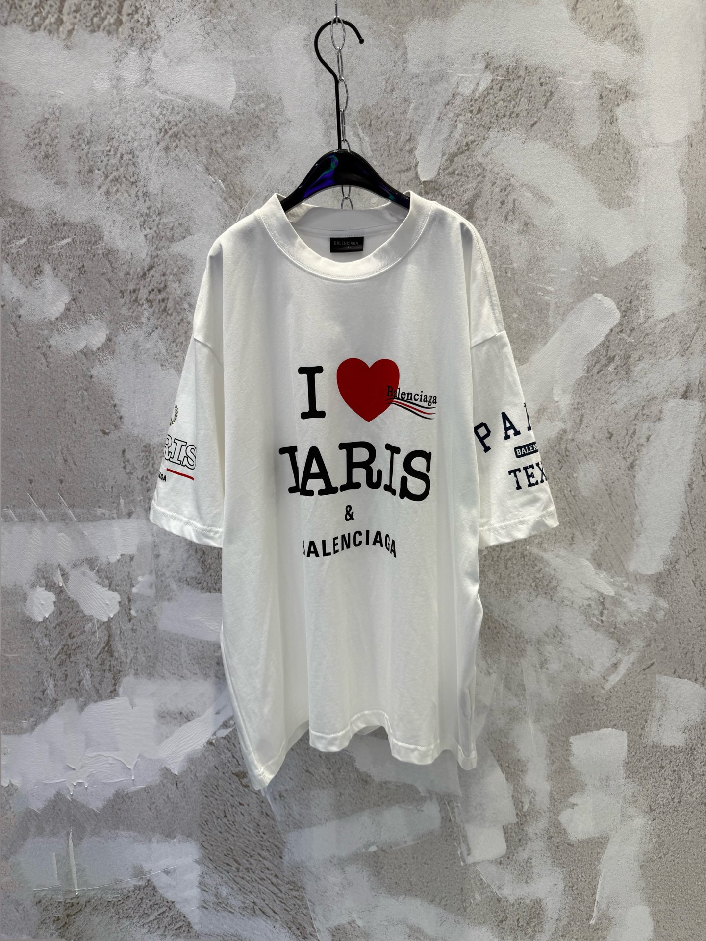P100 BLCG Balenciaga Love Coke La tela de camiseta de manga corta con cuello redondo y letras incompletas está hecha de…