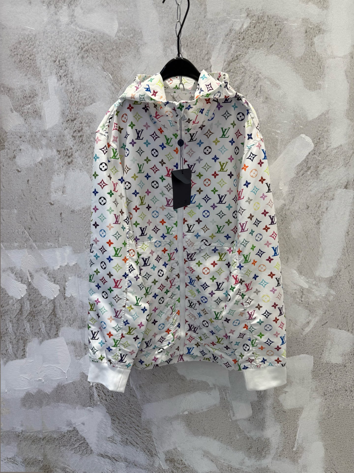 P160 1V de marca compartida Murakami Takashi Mongram, colorida chaqueta protectora contra el viento y con capucha con e…