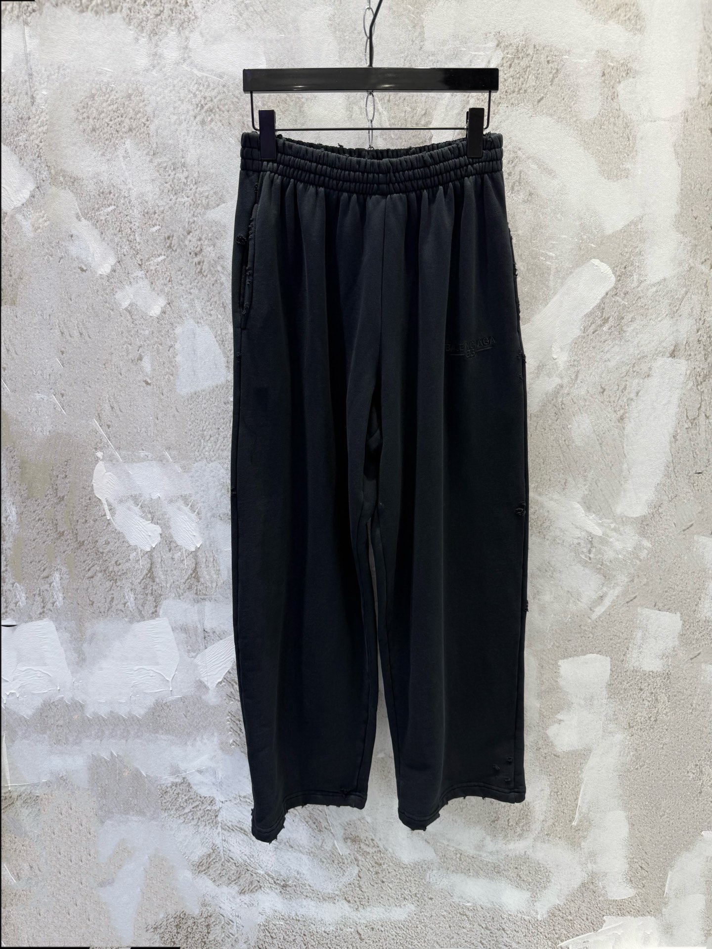 P175 BLCG 25SS lavado gris, pantalones deportivos con letras bordadas y efecto desgastado, la dificultad del proceso es…